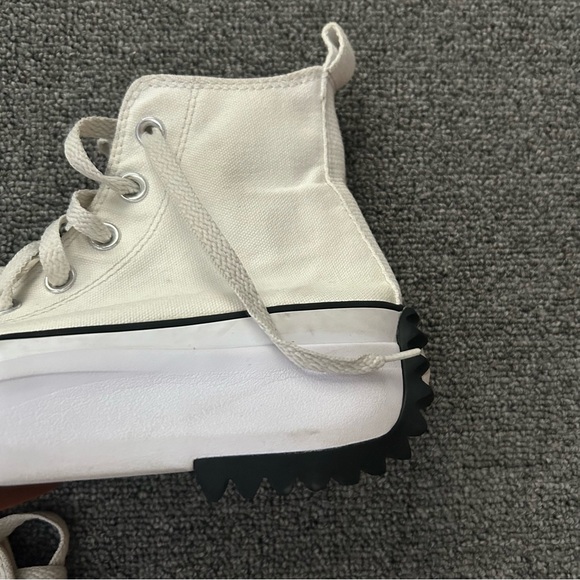 Converse Run Star Hike Lugged Hi Top in Cream, Black, & Gum Women’s Size 7 - Picture 8 of 16